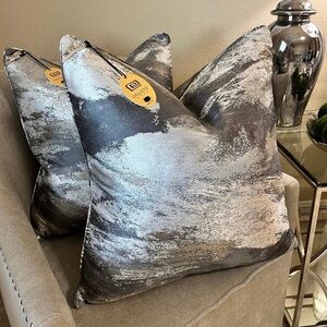 1-NWT CALLISTO HOME DECORATIVE PILLOW